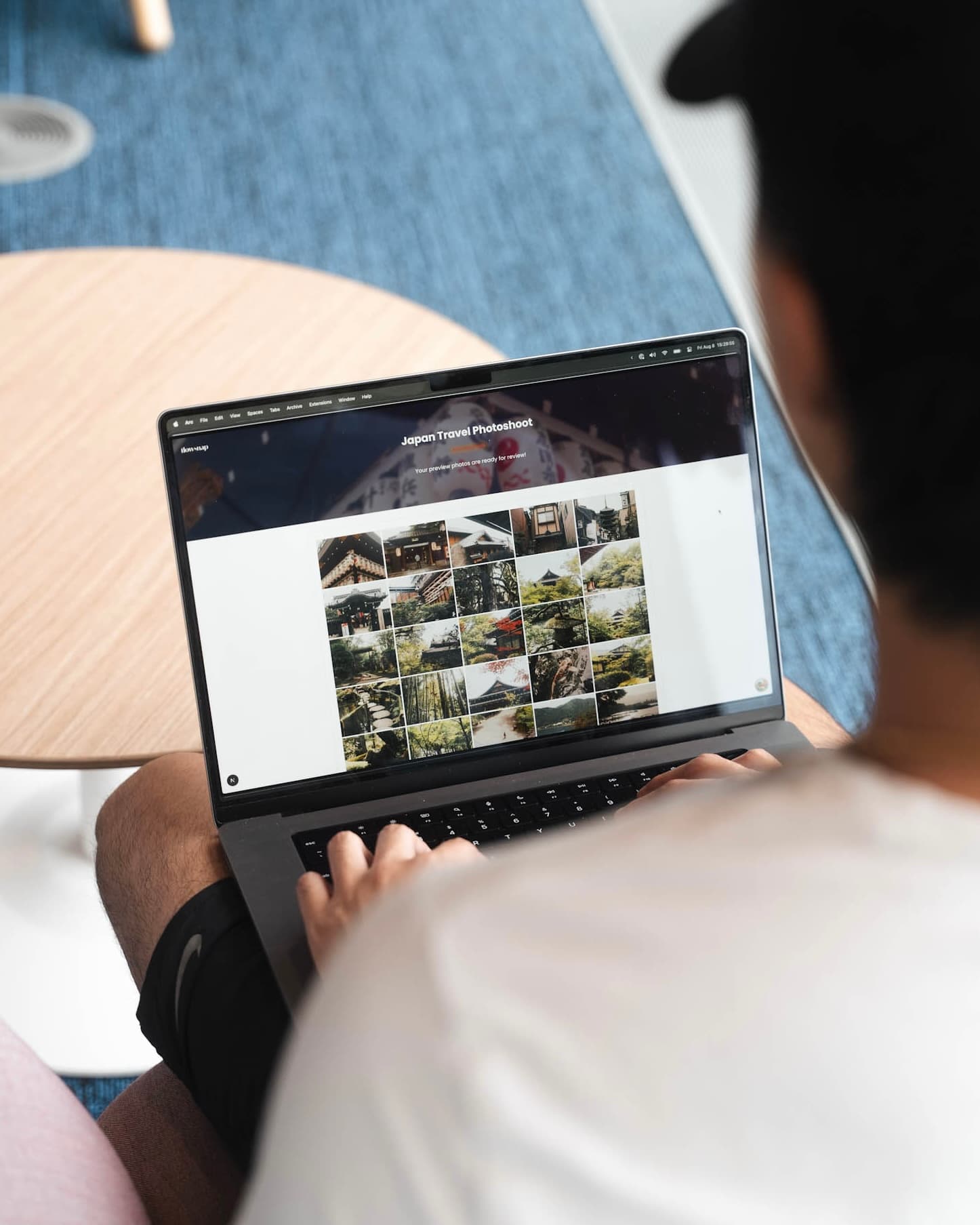 Photographer using Flowsnap